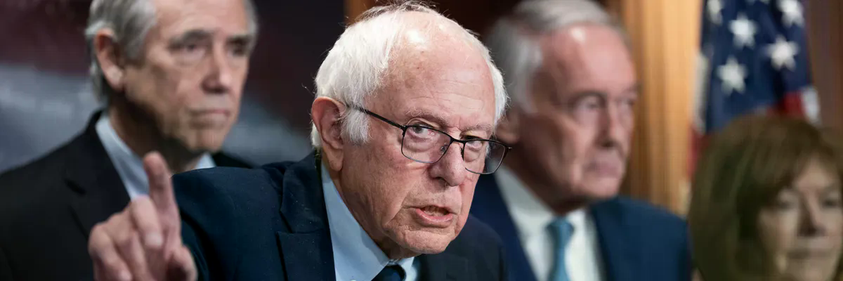 Sanders Warns Trump Will 'Accelerate Movement Toward Authoritarianism' If Dems Cave